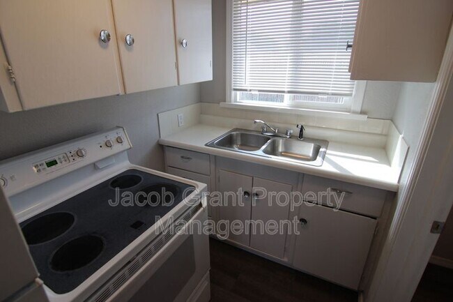 Foto del edificio - 4719 Yellowstone Ave