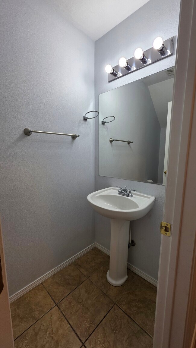Building Photo - 4102 SW Chapelstone Ave