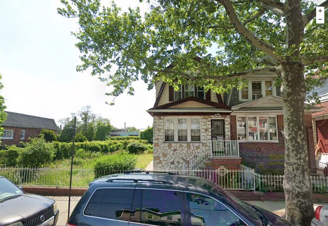 Building Photo - 652 E 51st St