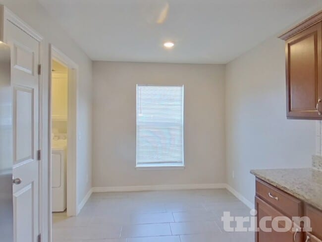 Building Photo - 396 Sierra Mike Blvd