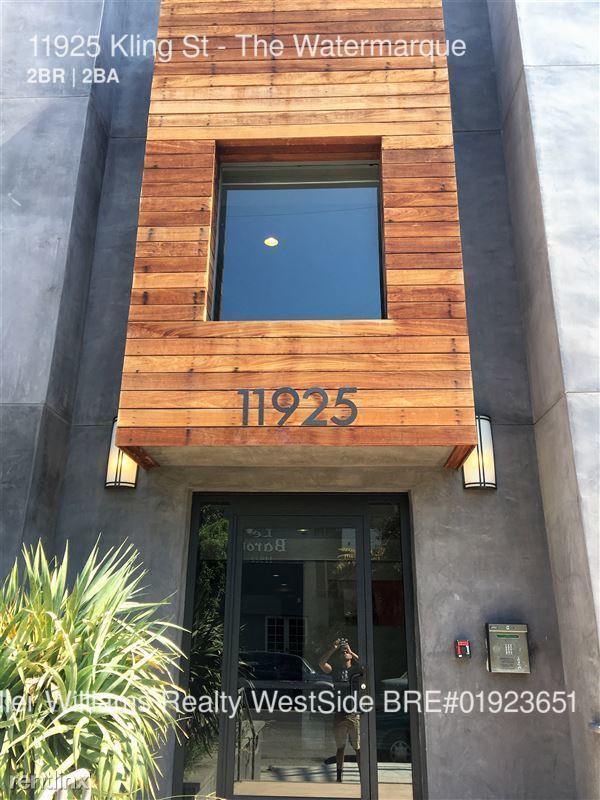 Building Photo - 11925 Kling St