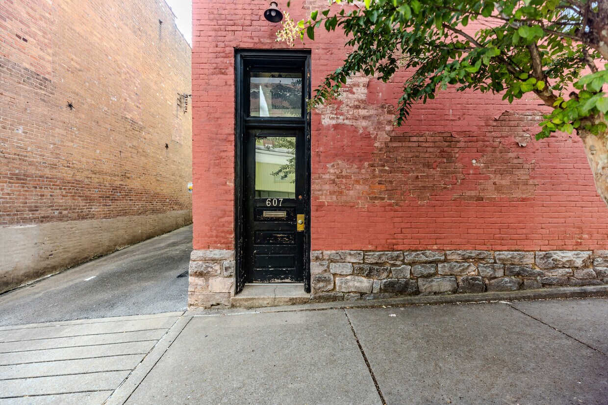 Primary Photo - 607 S Main St