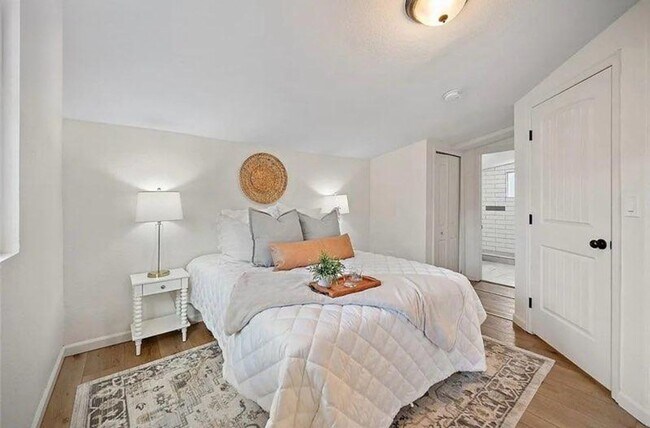 Foto del edificio - Historic Hillside 2 Bedroom 2 Bathroom