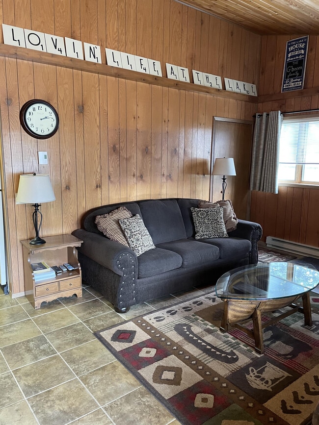 Building Photo - 300 Bay Point Dr