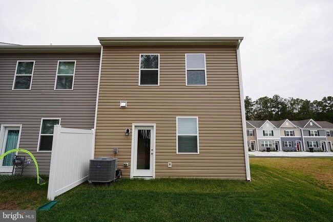 Building Photo - 819 Mersey Ln