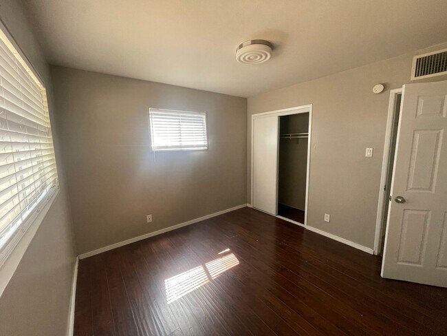 Building Photo - Don't Let This One Slip Away! 3 Bedroom 2 Bathroom Home!