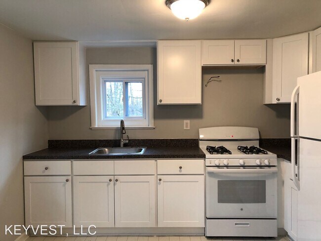Foto del edificio - 3 br, 1 bath House - 830 Longwood Ave