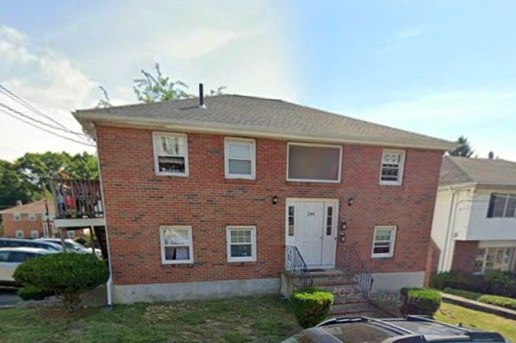 Primary Photo - Spacious 3 Bed 1 Bath!