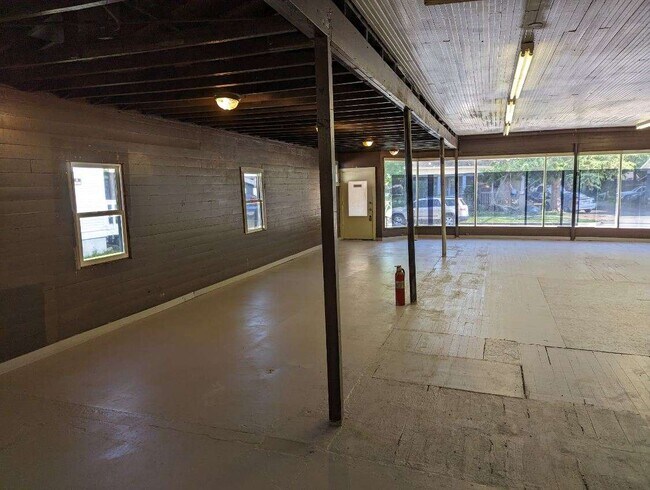 Building Photo - 1321 E Central St