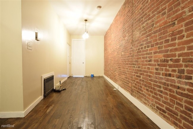 Building Photo - 355 Chauncey St