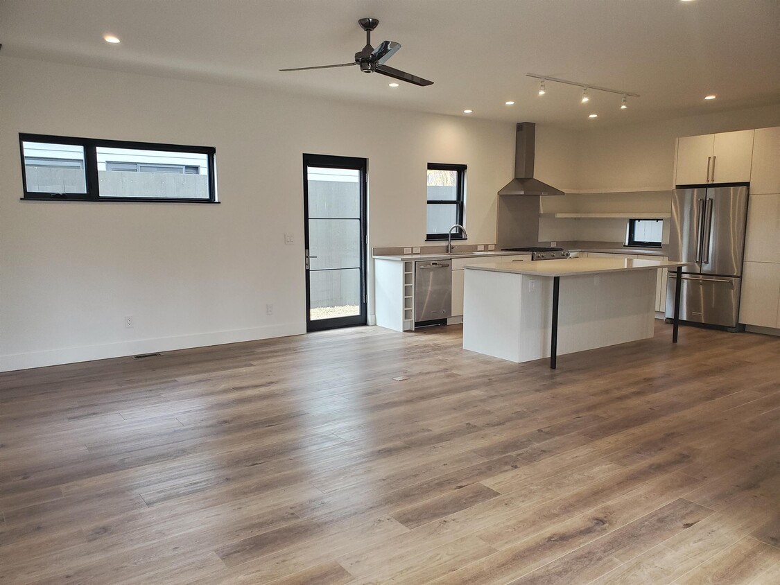 Primary Photo - 423 N 8th St
