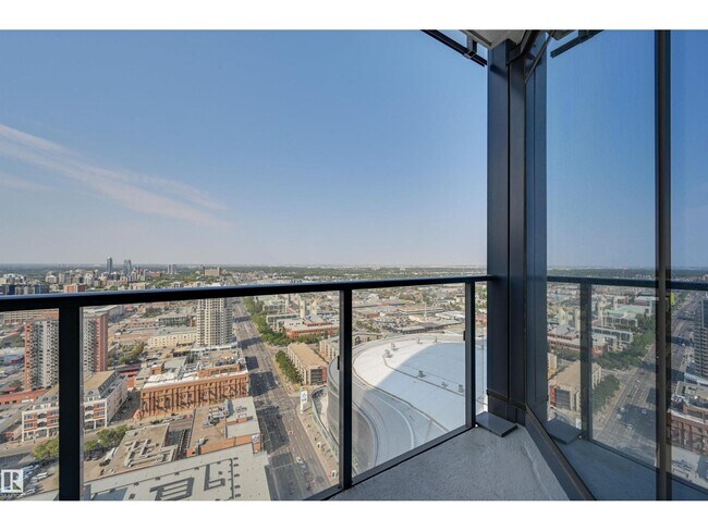 Building Photo - 10360 102 St NW