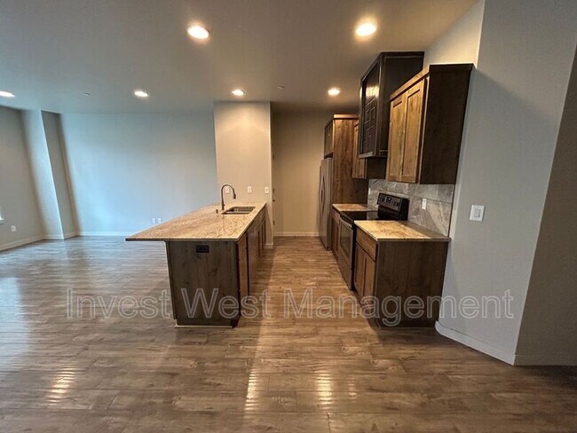 Building Photo - 166 N 43rd Pl