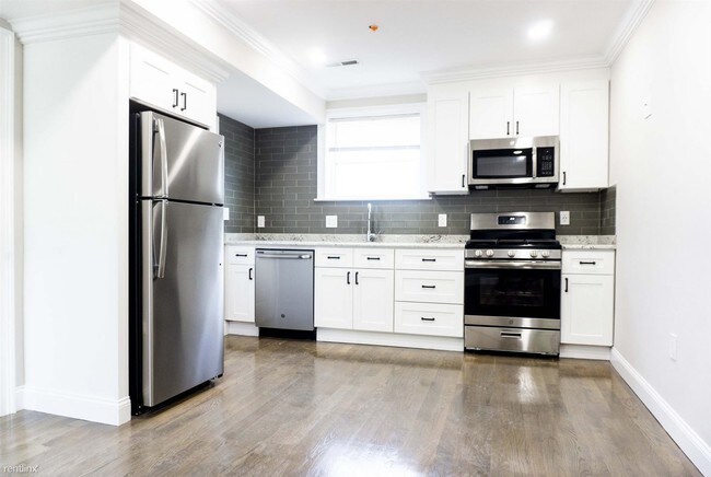 Foto del edificio - 3 br, 2 bath House - 62 Gordon St Apt 1M