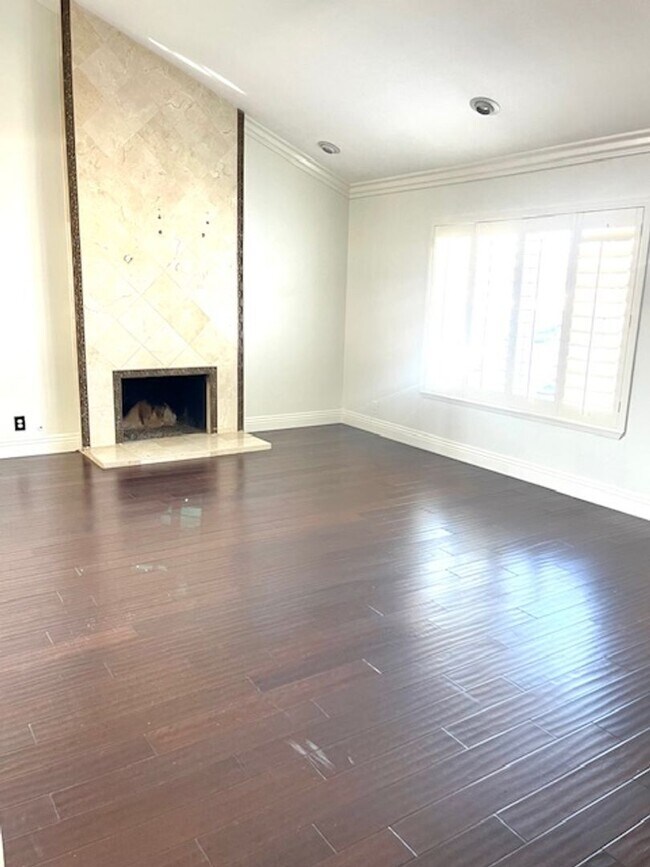 Building Photo - Green Valley Corner Lot Home Walking Dista...
