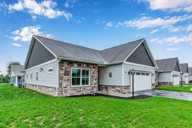 Building Photo - Luxury 3 Bed, 2.5 Bath - Townhome - AVAILABLE Nov. 17, 2025