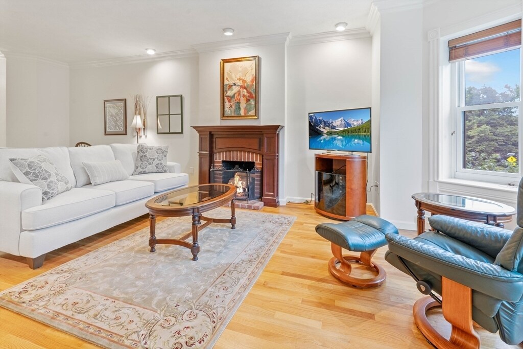 Primary Photo - 237 W Newton St