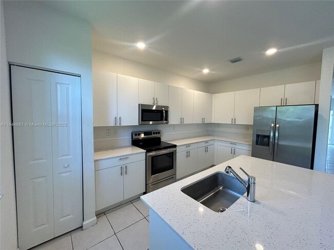 Building Photo - 2617 SE 10th St