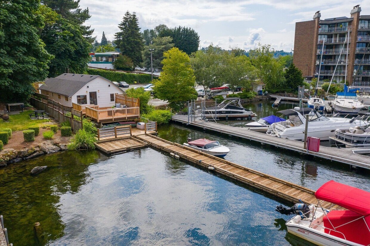 Primary Photo - Waterfront 9508