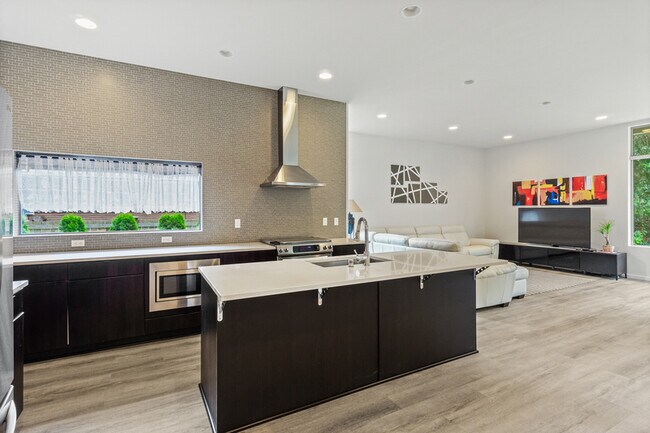 Foto del edificio - 2325 N 122nd St