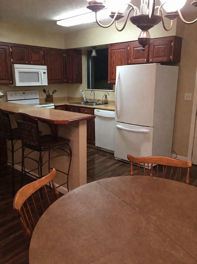 Foto del edificio - "Charming 2-Bed, 1.5 bath Townhouse Retreat in Saint George