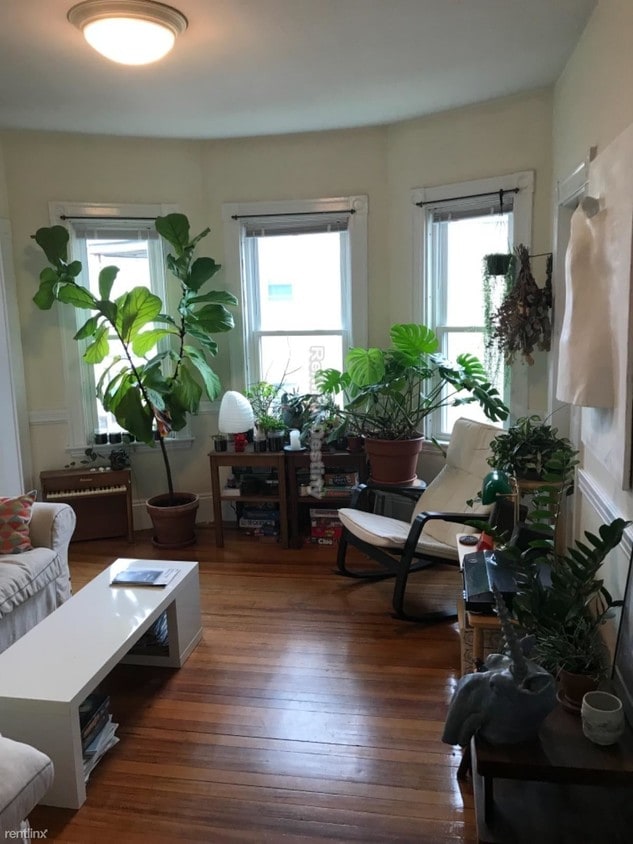 4 br, 1 bath - 83 Beacon St - 4 br, 1 bath  - 83 Beacon St