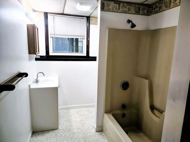 Foto del edificio - 124 Mammoth Rd