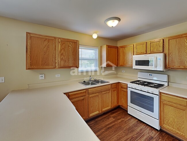 Foto del edificio - 1708 Lake Pointe Ct