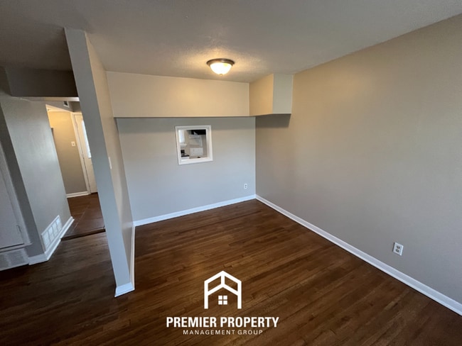 Building Photo - Beautiful 3BR/2BA Memphis Home with Hardwood Floors, Formal Dining & Fenced Yard