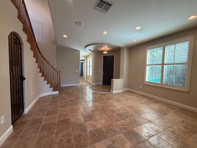 Building Photo - 1014 Gamay Dr