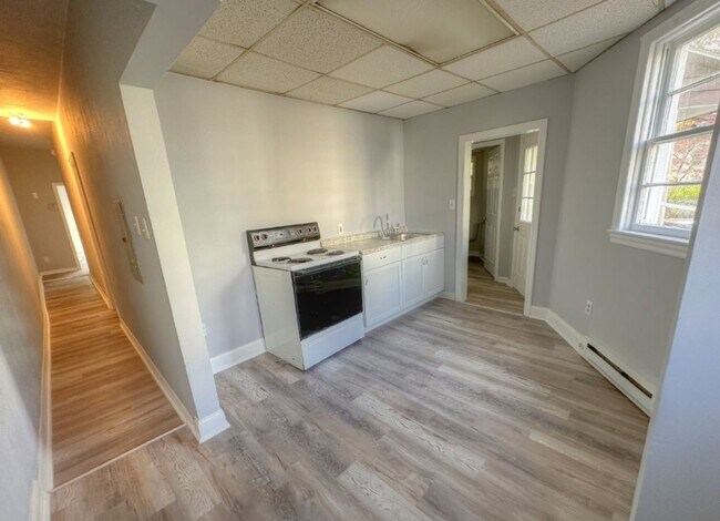 Building Photo - 321 W Broad St