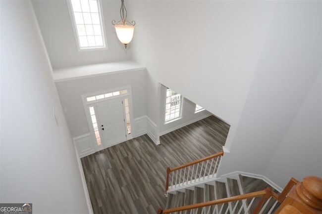 Building Photo - 3205 Vaughan Dr