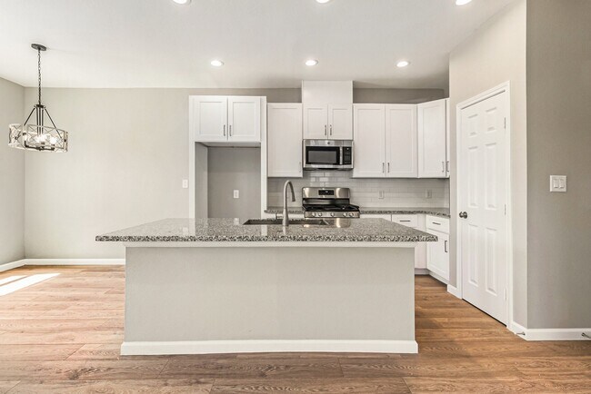 Foto del edificio - 4645 Larkspur St