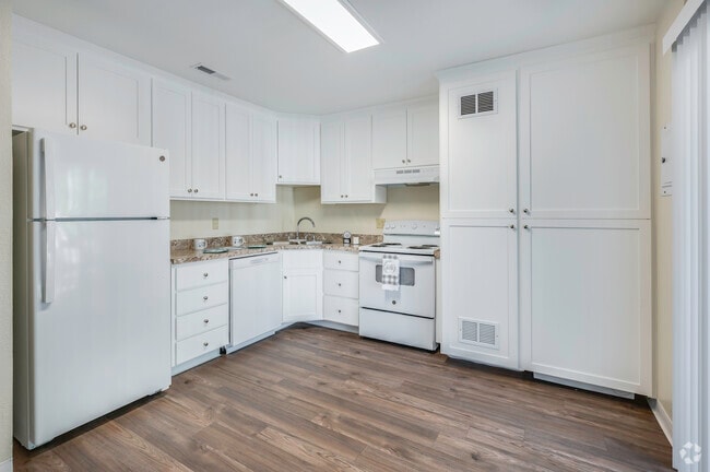 3BR, 2BA - 1150SF - Kitchen - Summer Village Apartments