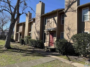 Building Photo - 9007 Mahogany Row SE