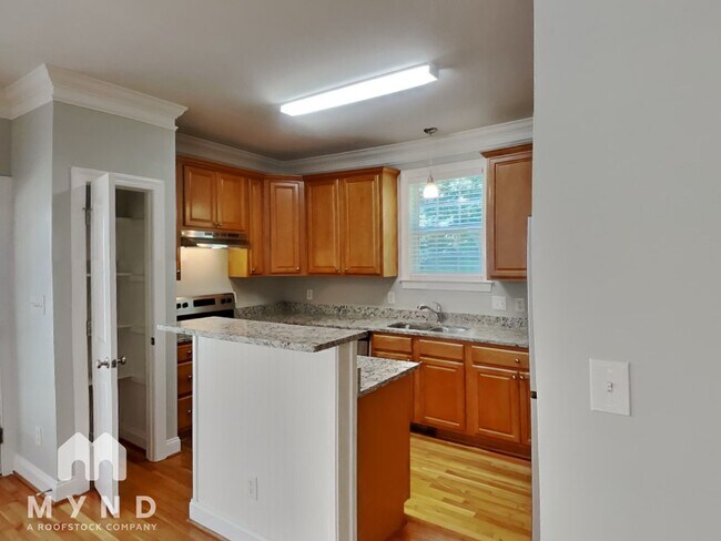 Building Photo - 140 Sylvan Way