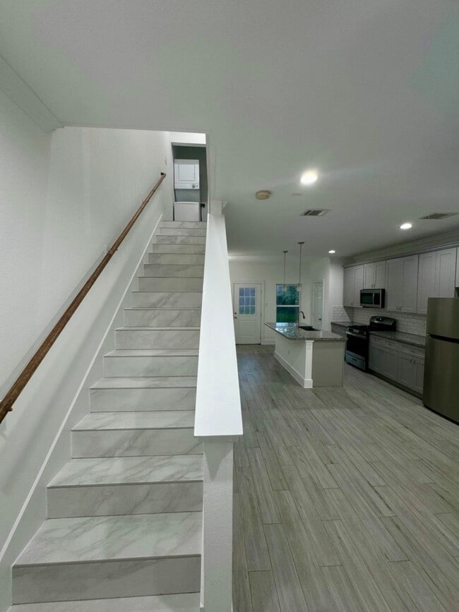 Building Photo - 8305 Prairie View Dr