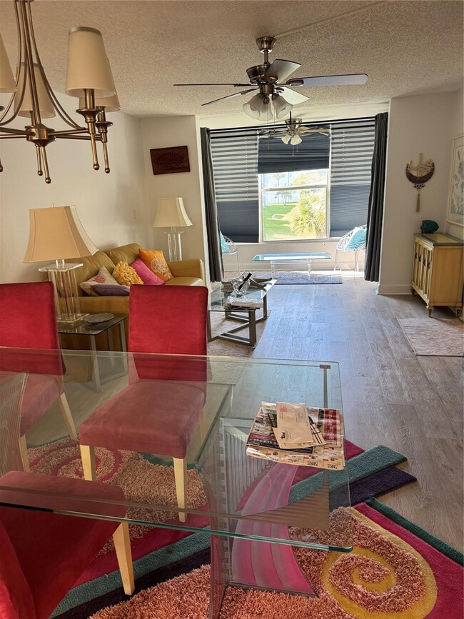 Foto del edificio - 8280 Sunrise Lakes Blvd