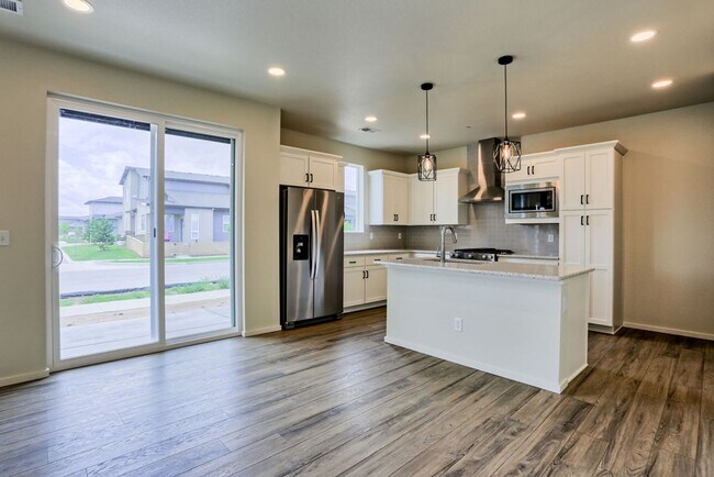 Foto del edificio - 4768 Champlain Dr