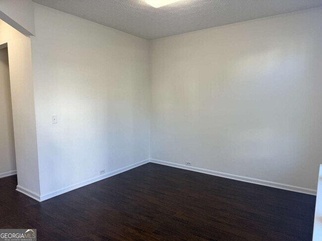 Foto del edificio - 2729 Heathrow Dr