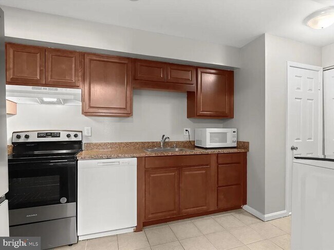 Foto del edificio - 9075 N Laurel Rd