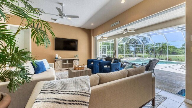 Building Photo - 974 Rotonda Cir
