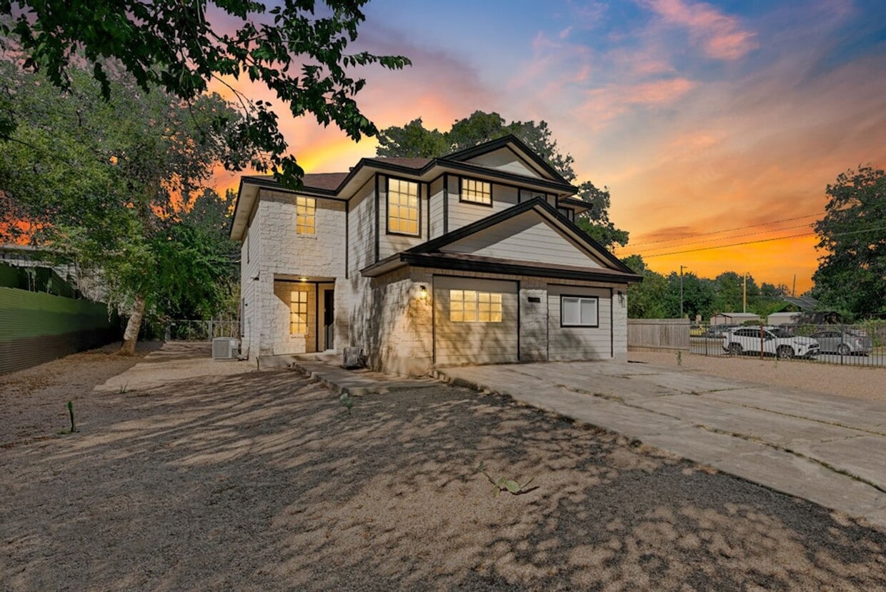 Primary Photo - Newly Remodeled Duplex Great Location!