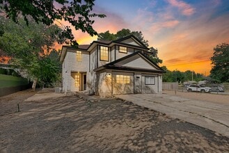 Building Photo - 1708 E 17th St