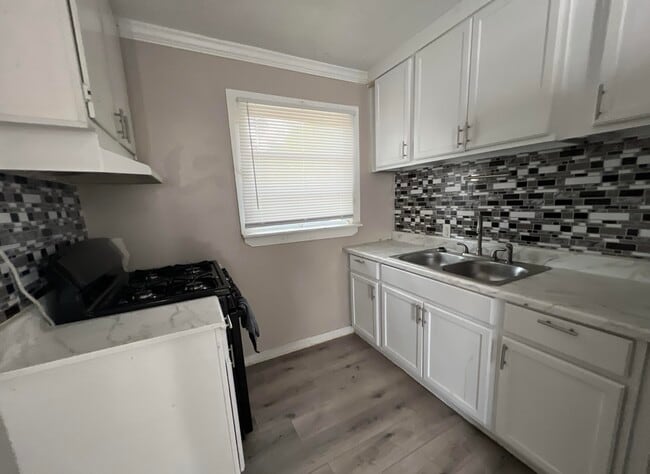 Building Photo - 6981 Cutter St