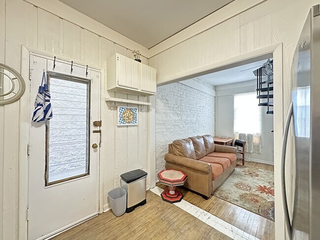 Foto del edificio - 2141 W Webster Ave