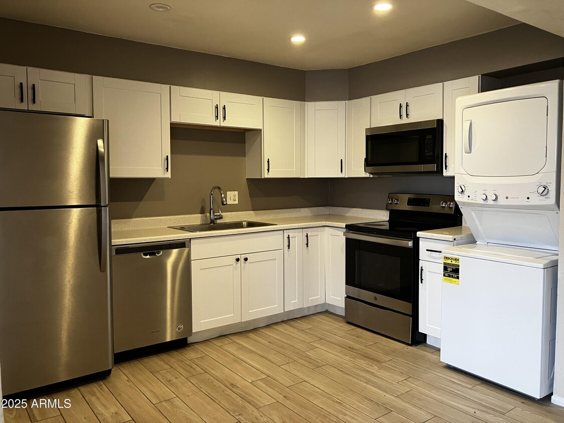 Foto principal - 4027 E Moreland St