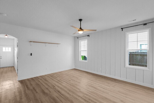 Building Photo - Townhouse For Rent in Holly Ridge