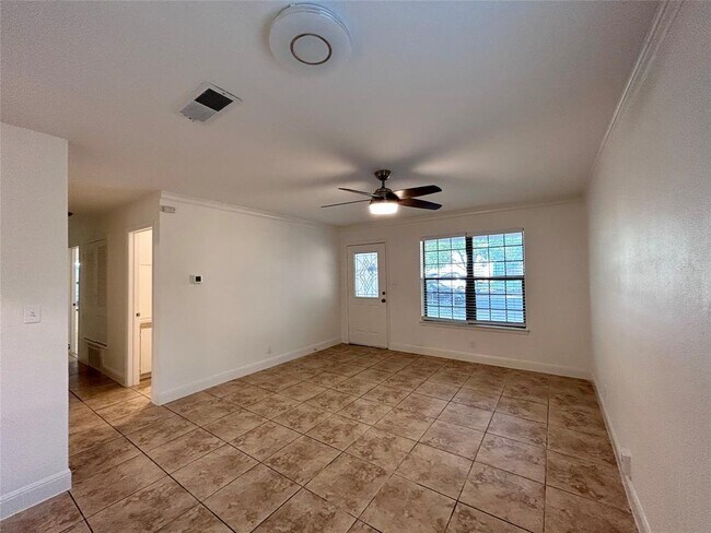 Building Photo - 6200 Palm Cir