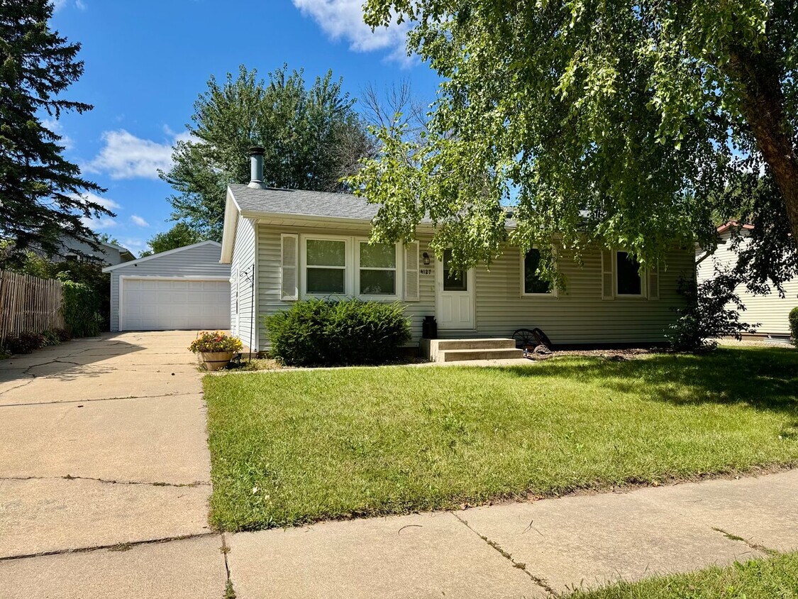Foto principal - Northwest Rochester Minnesota, 3bedroom 2b...